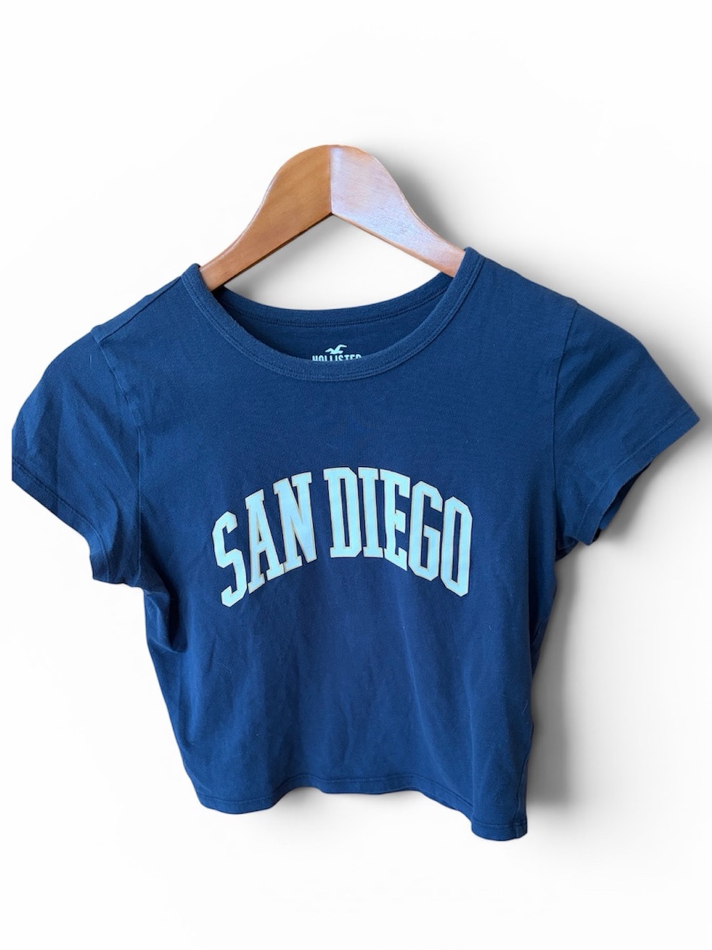 Hollister Women’s Navy Blue Crewneck Tee with Cream Logo Sz S